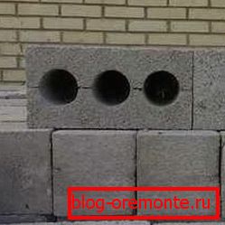: les blocs de béton, fabriqués indépendamment, sont presque aussi bons que les versions d'usine Sur la photo: des blocs de béton fabriqués indépendamment sont presque aussi bons que les versions d'usine.