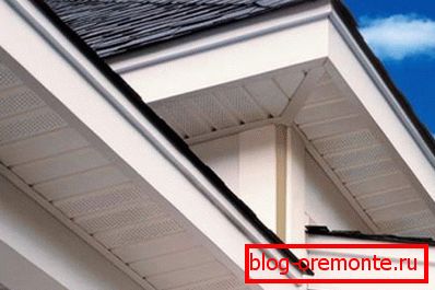 Panneaux moulés en plastique