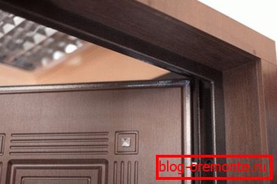 On dirait que la porte d'entrée est scellée