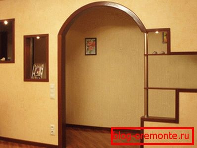 Décor de porte avec voûte