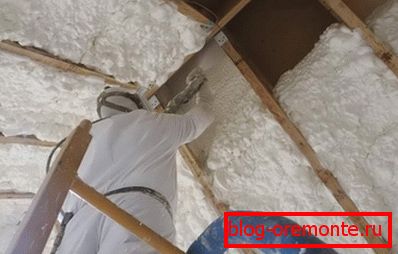 Application d'isolant en mousse de polyuréthane