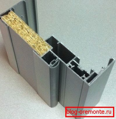 Profilé en aluminium pour porte en verre avec isolation thermique à l'intérieur