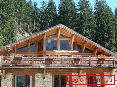 Et cette magnifique maison a incorporé toutes les traditions de style chalet Et cette magnifique maison a incorporé toutes les traditions de style chalet