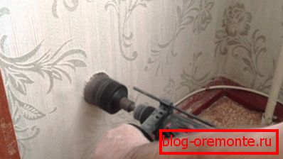 Le forage au diamant dans le béton est réalisé à l'aide d'une Le forage au diamant dans le béton est réalisé à l'aide d'une