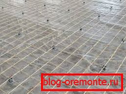 Renfort à l'aide de treillis métallique sur des supports spéciaux Renfort à l'aide de treillis métallique sur des supports spéciaux