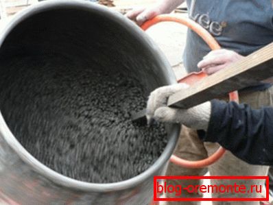 Le béton doit être préparé en petites quantités, car il durcit rapidement. Le béton doit être préparé en petites quantités, car il durcit rapidement.