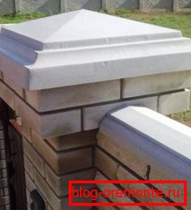 Bouchon de béton sur la clôture Bouchon de béton sur la clôture