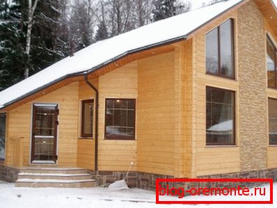 Maison en forme de barre: matériau naturel et fiable Maison en forme de barre: matériau naturel et fiable