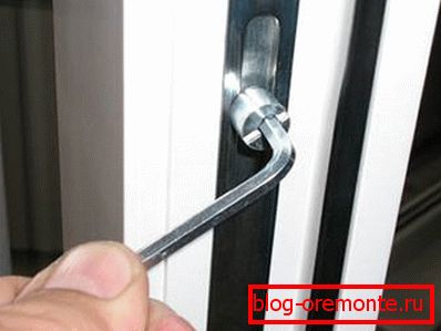 Réglage de la porte en plastique réparation de portes d'entrée en plastique