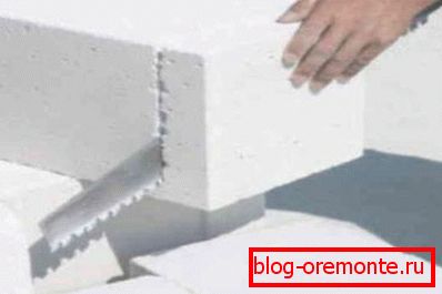 Même une scie régulière permettra de traiter ce matériau directement sur l'objet. Même une scie régulière permettra de traiter ce matériau directement sur l'objet.