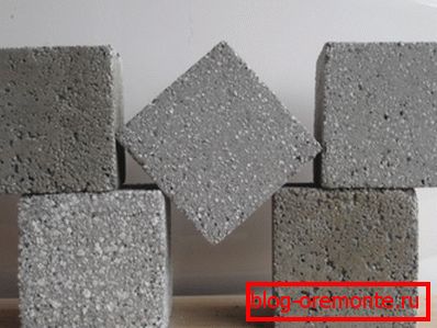 L'ajout de granulés de polymère à la solution modifie considérablement ses caractéristiques. L'ajout de granulés de polymère à la solution modifie considérablement ses caractéristiques.