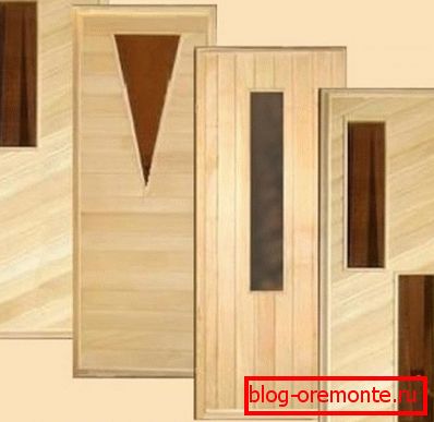 Portes de la chaux au hammam avec inserts en verre coloré Portes de la chaux au hammam avec inserts en verre coloré