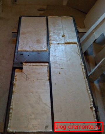 L'utilisation de mousse pour isoler la porte L'utilisation de mousse pour isoler la porte