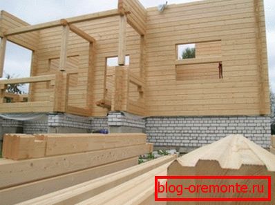 Si vous utilisez du bois de placage laminé, vous pouvez terminer immédiatement après la construction du bâtiment, car seul celui-ci, de ce type de bois, ne se contracte pas