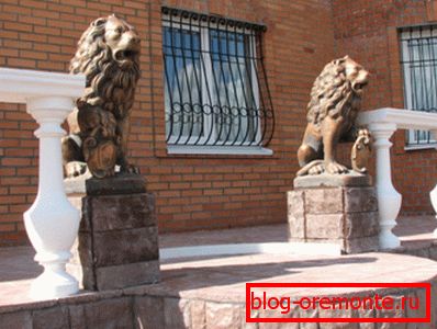 Les figures en béton constitueront un excellent décor pour la façade du bâtiment. Les figures en béton constitueront un excellent décor pour la façade du bâtiment.