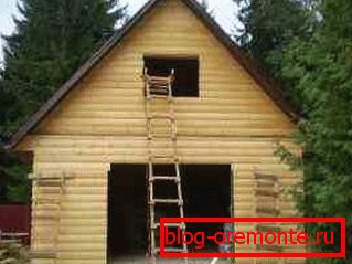 Photo d'une maison construite avec des barres d'imitation. Photo d'une maison construite avec des barres d'imitation.