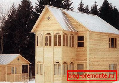 Photo assemblé des maisons en bois profilé Photo assemblé des maisons en bois profilé
