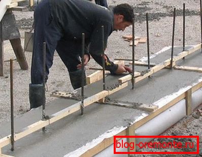 La base est remplie d'une solution de B15 La base est remplie d'une solution de B15