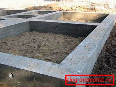 Les sols argileux sont très exigeants sur la composition du béton pour la fondation. Les sols argileux sont très exigeants sur la composition du béton pour la fondation.