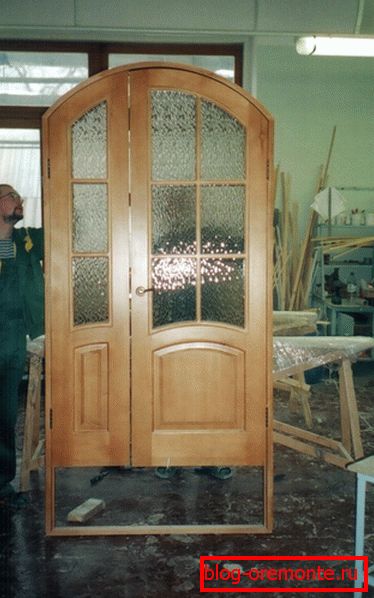 Porte intérieure en bois gost sur les portes en bois