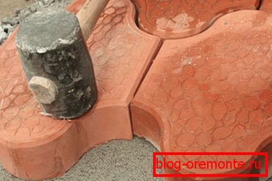 Outil pour corriger et niveler la surface. Outil pour corriger et niveler la surface.