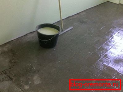 L'utilisation de tous les matériaux à base de ciment est mieux combinée avec un apprêt. L'utilisation de tous les matériaux à base de ciment est mieux combinée avec un apprêt.