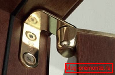 Charnières à pendule italiennes fixées au sommet de la boîte Charnières à pendule italiennes fixées au sommet de la boîte