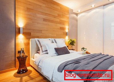 Tête de lit dans la chambre