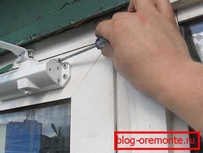 Réglage du ferme-porte comment ajuster les portes métalliques