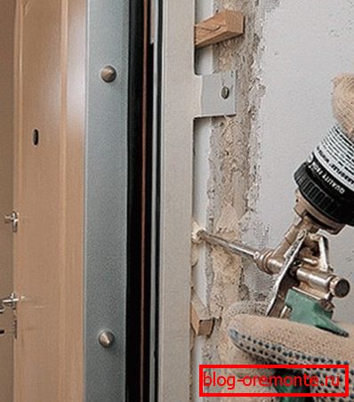 Lacunes Zapenevaem comment installer la porte en acier