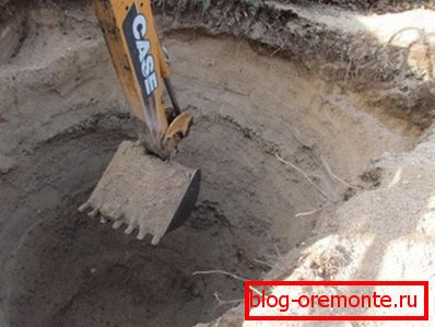 L’excavation est beaucoup plus facile et plus pratique à creuser avec une petite excavatrice L’excavation est beaucoup plus facile et plus pratique à creuser avec une petite excavatrice