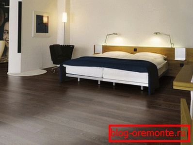 Stratifié couleur wengé dans la chambre