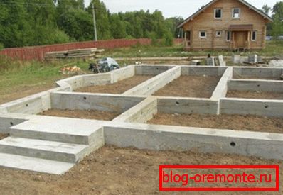 La base de la bande est presque idéale pour de telles constructions. La base de la bande est presque idéale pour de telles constructions.