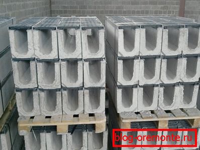 Plateaux linéaires avec grilles de protection en fonte. Plateaux linéaires avec grilles de protection en fonte.
