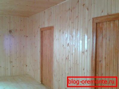 La doublure en bois a l’air idéal à l’intérieur de la pièce, mais vous pouvez utiliser des panneaux stratifiés si vous préférez. La doublure en bois a l’air idéal à l’intérieur de la pièce, mais vous pouvez utiliser des panneaux stratifiés si vous préférez.