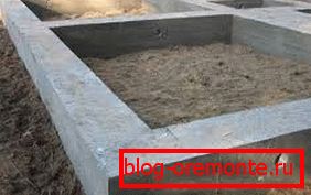 M150 est idéal pour couler des fondations en bande pour une construction facile. M150 est idéal pour couler des fondations en bande pour une construction facile.