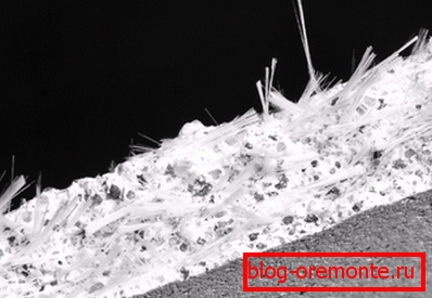 Matériau d'un mélange de filaments de verre et de béton ordinaire Matériau d'un mélange de filaments de verre et de béton ordinaire