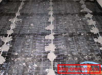Phares, permettant de retirer une cravate plate Phares, permettant de retirer une cravate plate