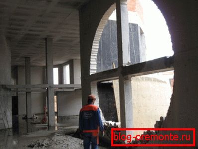 La méthode est souvent utilisée pour perforer des ouvertures non standard dans les murs. La méthode est souvent utilisée pour perforer des ouvertures non standard dans les murs.