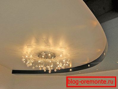 Plafond à plusieurs niveaux à l'intérieur Plafond à plusieurs niveaux à l'intérieur
