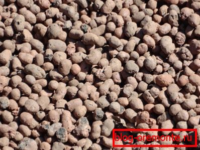 Sur la photo - granules d'argile expansée Sur la photo - granules d'argile expansée