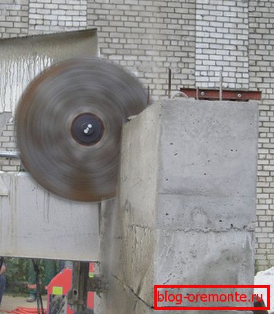 Sur la photo - comment couper le béton Sur la photo - comment couper le béton