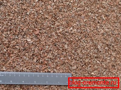 Sur une photo - une miette de brique et de béton Sur une photo - une miette de brique et de béton