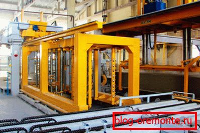 Sur la photo - la chaîne de production de béton cellulaire autoclavé Sur la photo - la chaîne de production de béton cellulaire autoclavé
