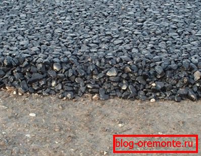 Sur la photo - asphalte de pierre concassée Sur la photo - asphalte de pierre concassée