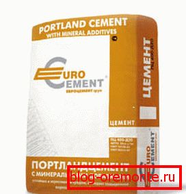 Sur la photo - Ciment Portland dans le conteneur Sur la photo - Ciment Portland dans le conteneur