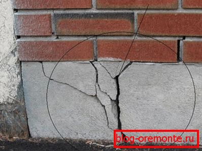 La photo est un exemple typique d'une fissure structurelle. La photo est un exemple typique d'une fissure structurelle.