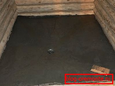 La photo est un exemple d'un sol avec une pente vers le drain La photo est un exemple d'un sol avec une pente vers le drain
