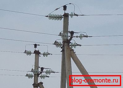 La photo montre un exemple d'emplacement des isolateurs. La photo montre un exemple d'emplacement des isolateurs.