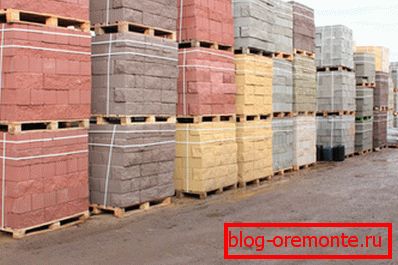 Sur la photo, vous trouverez un exemple de stockage de blocs d’argile expansés prêts à l’emploi. Sur la photo, vous trouverez un exemple de stockage de blocs d’argile expansés prêts à l’emploi.